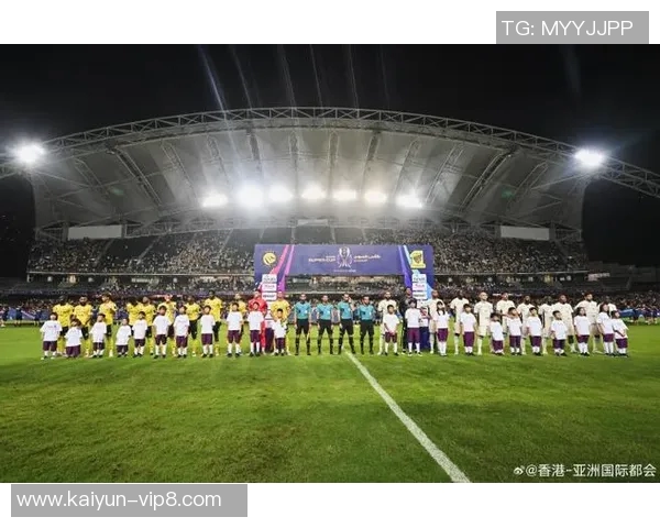 足球巨星热血登场全场沸腾震撼时刻点燃球迷激情